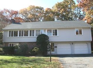 4 Longbow Rd, Lynnfield, MA 01940