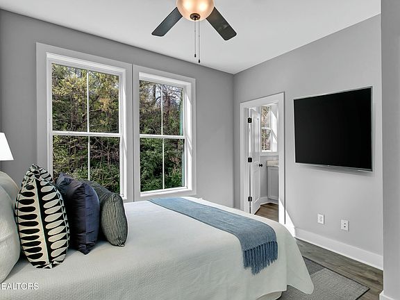 3rd image of 1118 River Fork Way