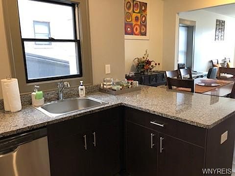 5th image of 616 Niagara St
