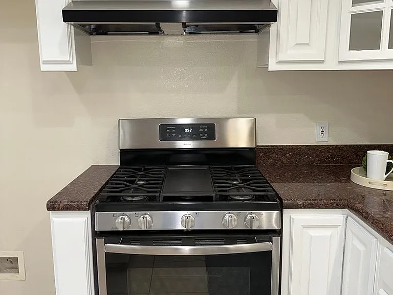 2340 Mount Elena Way — Photo 12
