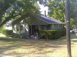 300 Rogers Ave, Henderson, TX 75654