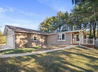 933 Westview St, Cleveland, WI 53015