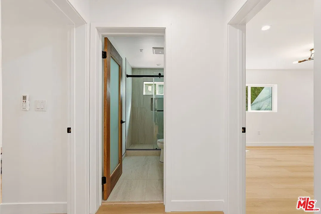 3 bed, 2.0 bath, 1200 sqft, $5,200 — Photo 4