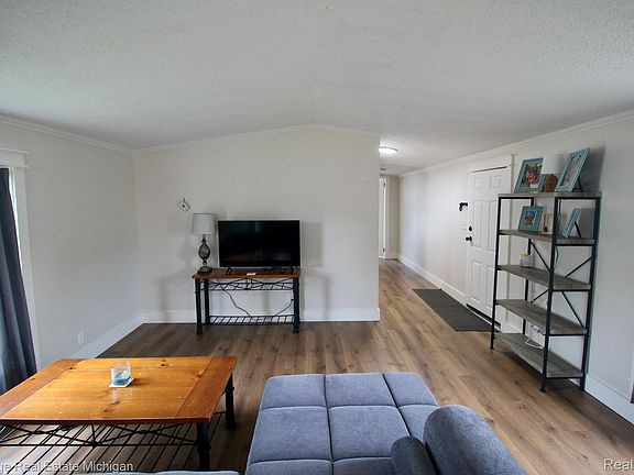 3rd image of 6538 Biscayne Blvd E