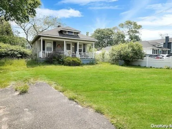 87 Willett Avenue, Sayville, NY 11782