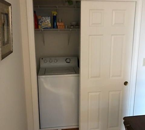 5th image of 43 Glen Meade Dr APT B