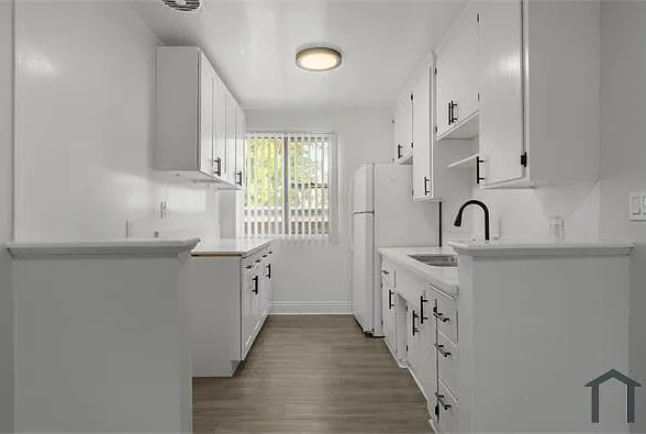 3907 Roxanne Ave #8 — Photo 7