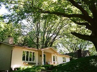 17143 Lakeview Ave, Holland, MI 49424