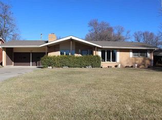 102 W 29th Ave, Hutchinson, KS 67502