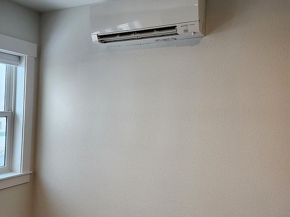 4th image of 600 W University Way Unit 102