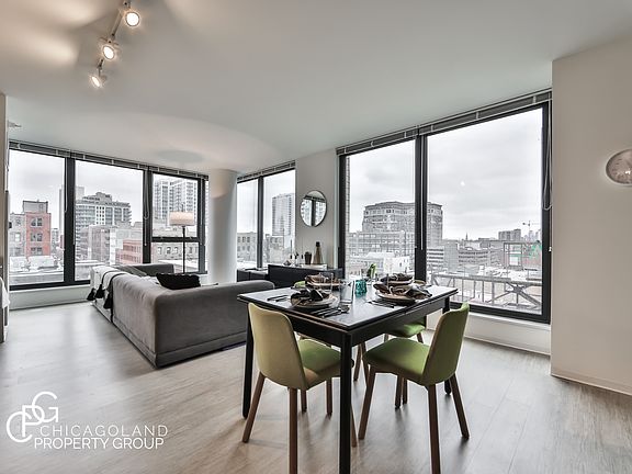 2nd image of 719 N Wells St