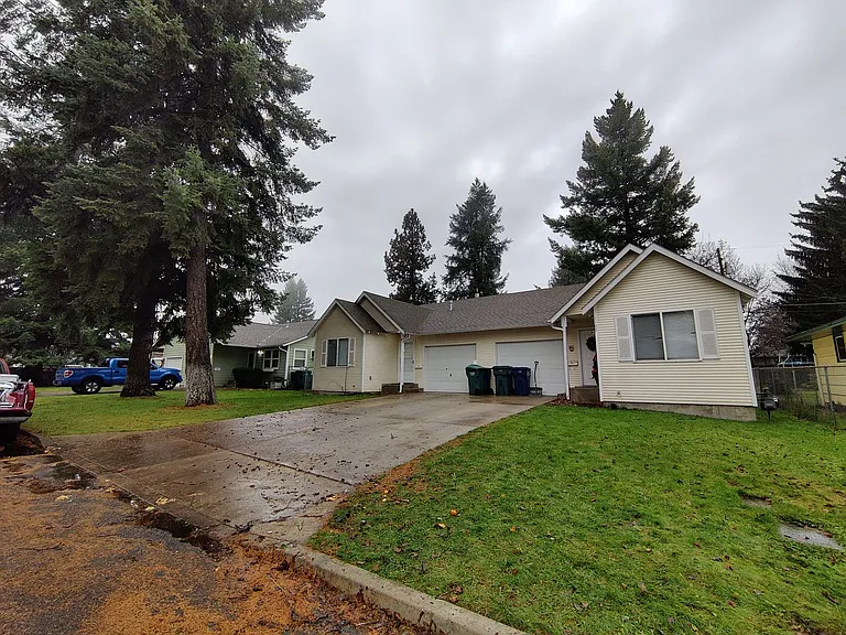 1107 & 1109 N 12th St — Photo 3