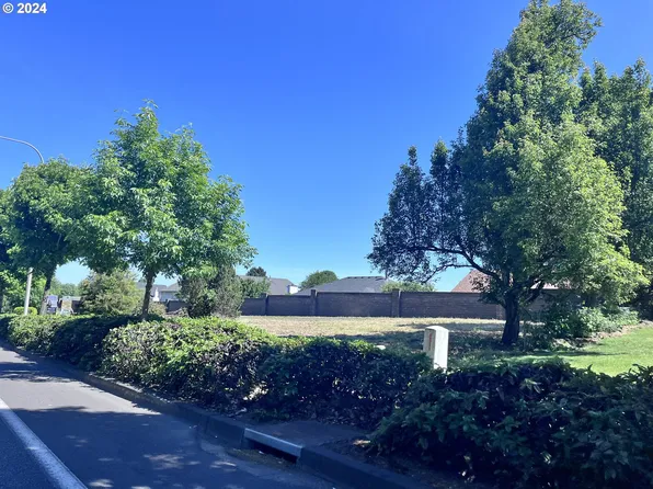 13600 SE Sunnyside Rd, Clackamas, OR 97015