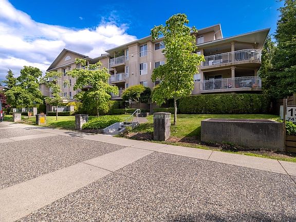 2nd image of 13733 74th Ave #304