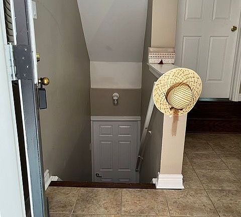3rd image of 31 Everingham Cir #Basement