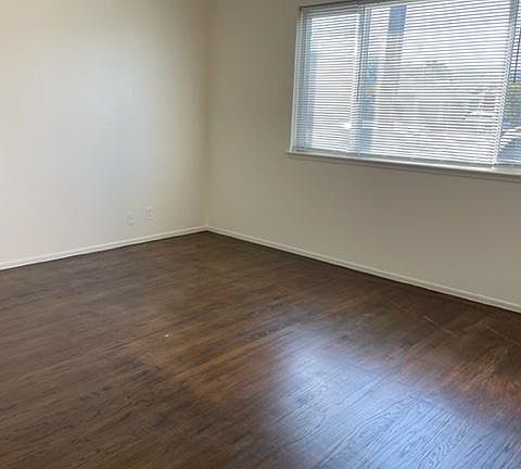 5th image of 18 Linden Ave APT 2