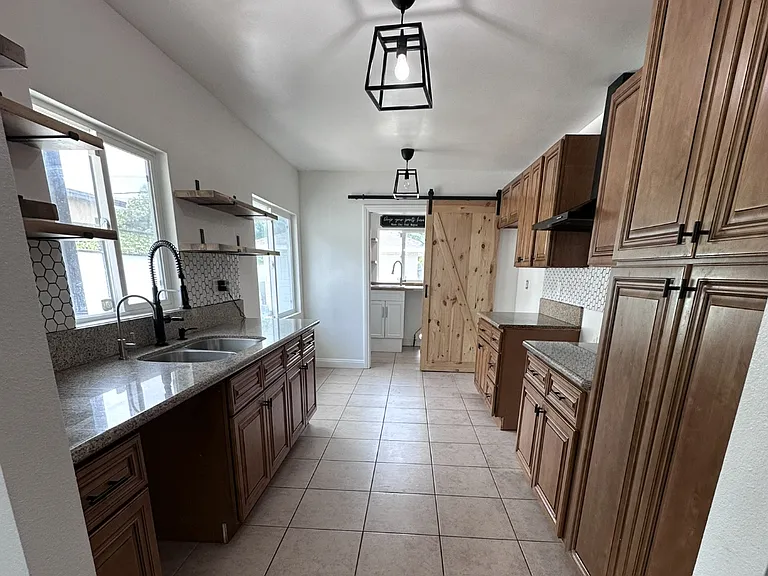 3525 Belle St — Photo 6