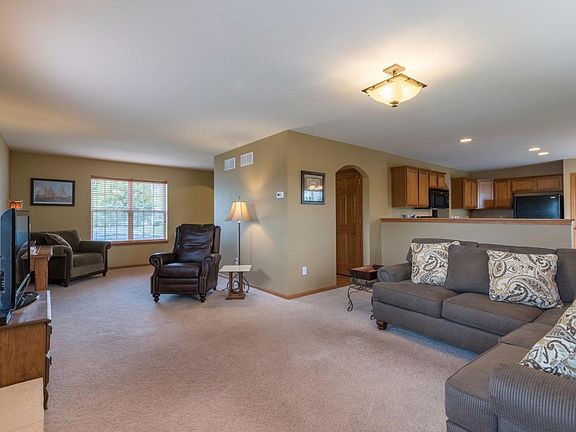 2nd image of 520 Acacia Dr