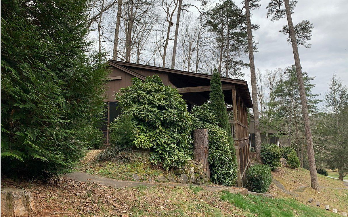 Under 150K Sunday c. 1937 Rustic Cottage For Sale in Murphy, NC