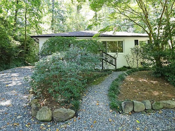 3rd image of 1102 Valley Park Dr