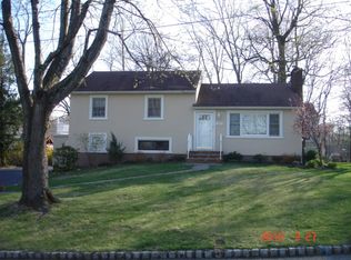 4 Holley St, Morris Plains, NJ 07950