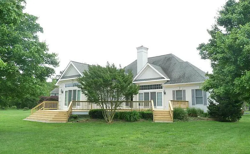 3 bed, 2.5 bath, 2196 sqft, $3,800 — Photo 2