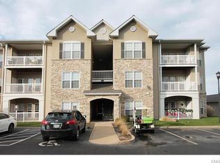 32 Scenic Cove Ln, Saint Charles, MO 63303