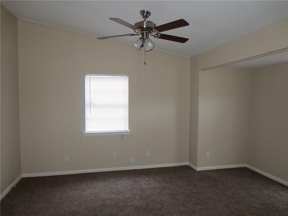 2nd image of 925 Grande Dr