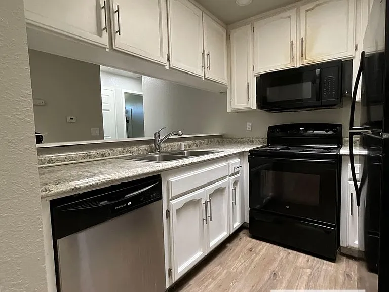 7016 N Thorne Ave — Photo 6