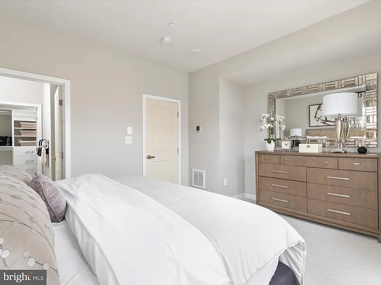 1341 Aspen NW — Photo 17