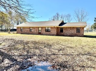 1018 Sis Hobson Rd, Hattiesburg, MS 39401