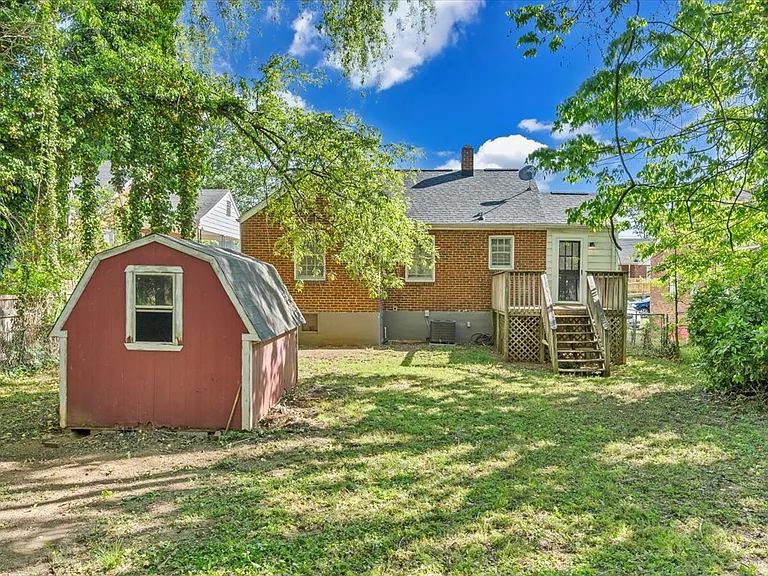 1060 Hunt Ave NW — Photo 6