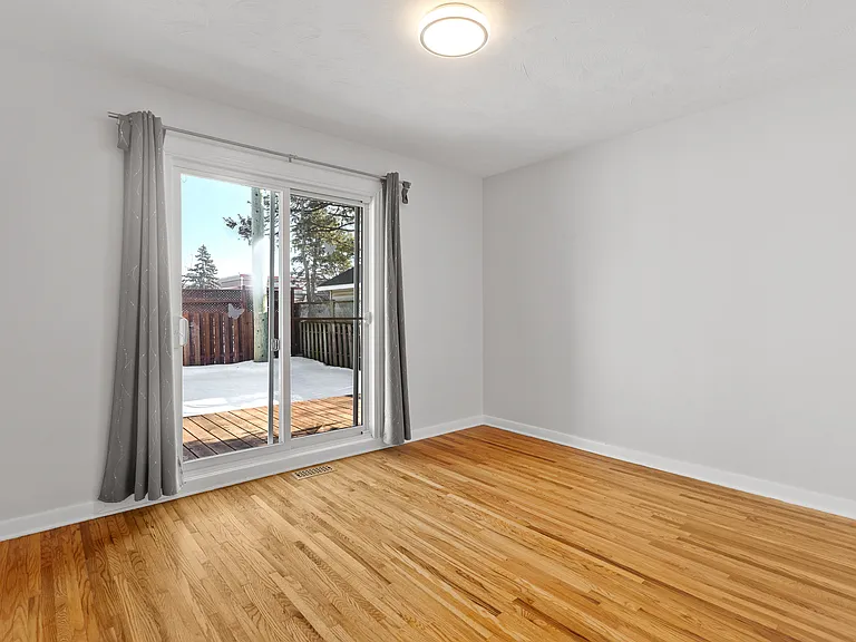 1263 Cobden Rd #1 — Photo 13