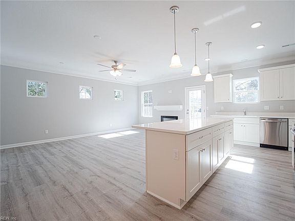 4th image of 217 Burleigh Ave