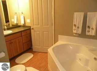 5089 S Spirit Dr, Bellaire, MI 49615