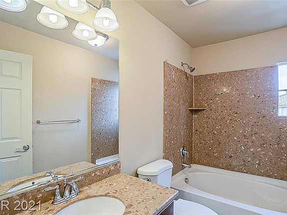 2nd floor full bathroom