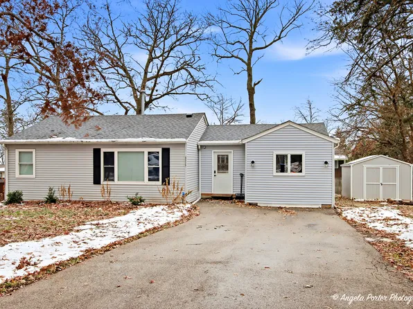 8915 Pine Ave, Wonder Lake, IL 60097