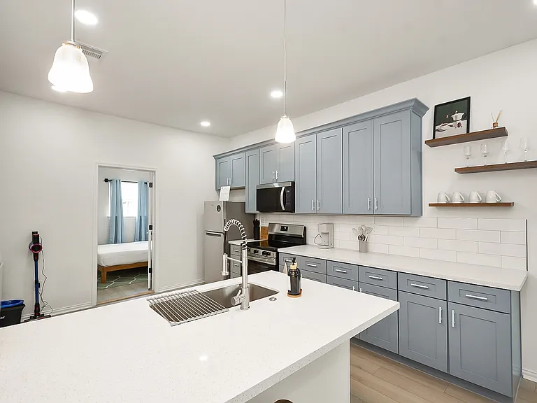 217 N Everton St — Photo 32