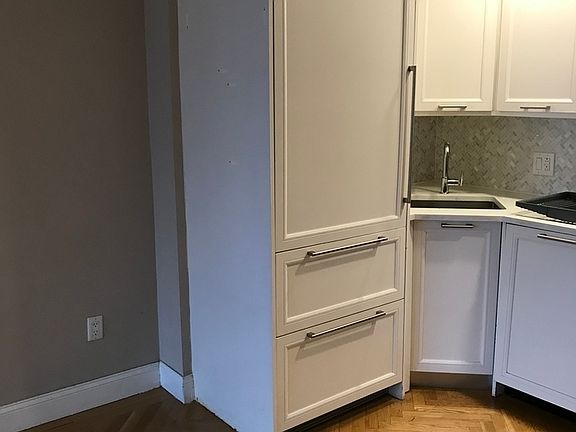 3rd image of 305 E 86th St #18BE