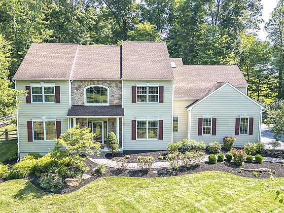 2nd image of 20 Yarmouth Ln