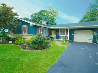 146 Sweet Birch Ln, Rochester, NY 14615