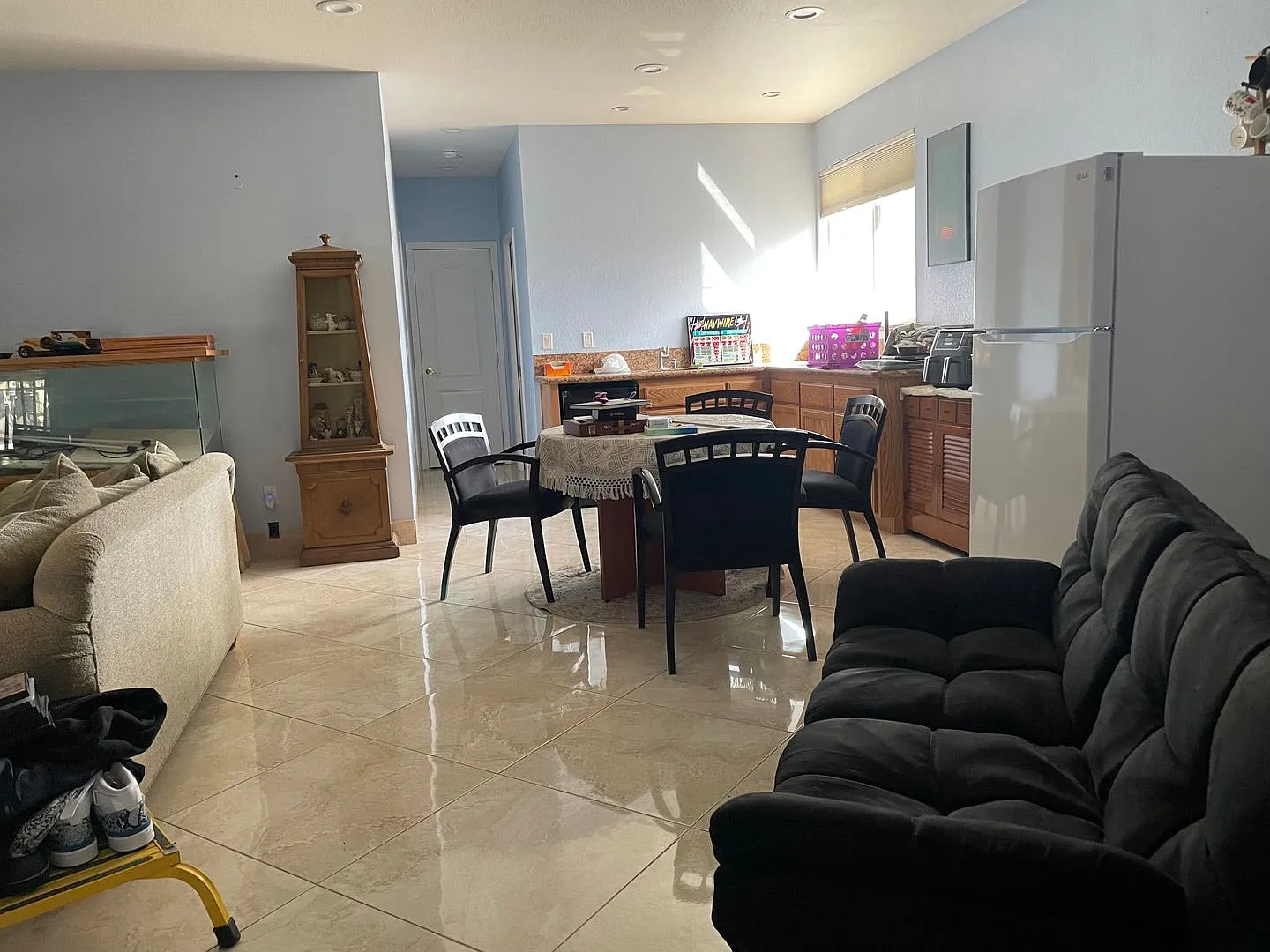Large one bedroom in beautiful Country setting — Photo 1