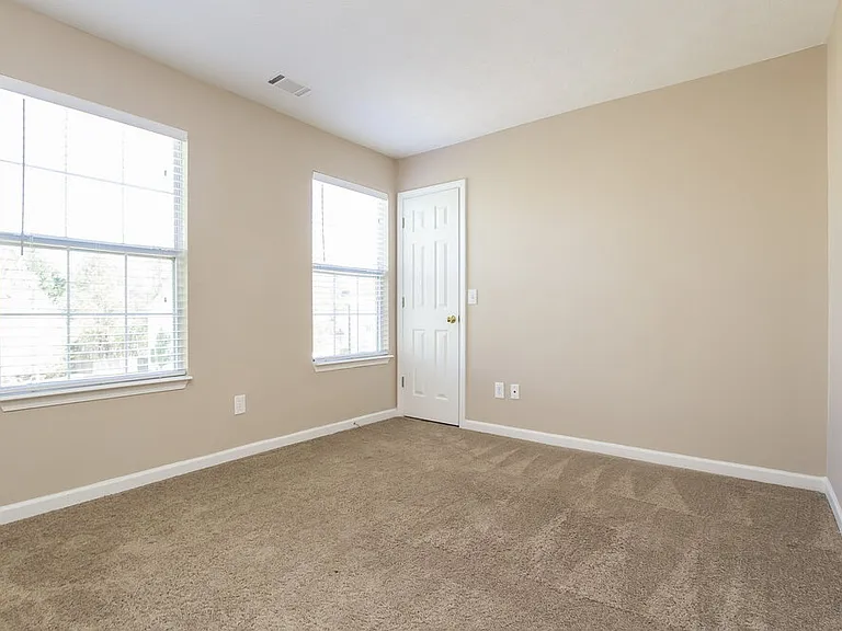1240 Chris Lake Dr — Photo 10