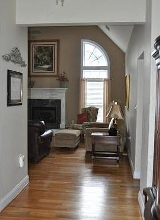 4th image of 219 Craig Wood Way