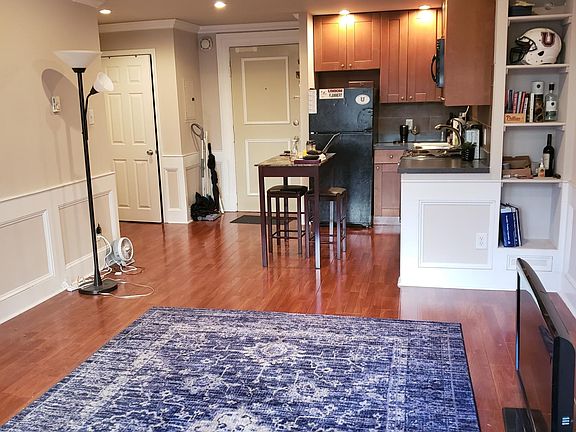 5th image of 1324 Locust St Lbby 2