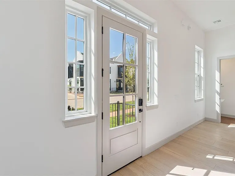 18835 Selah Way — Photo 10