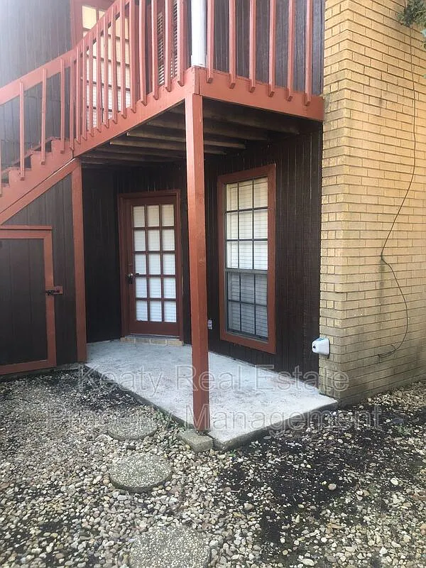 2 bed, 1.5 bath, 1100 sqft, $950 — Photo 1