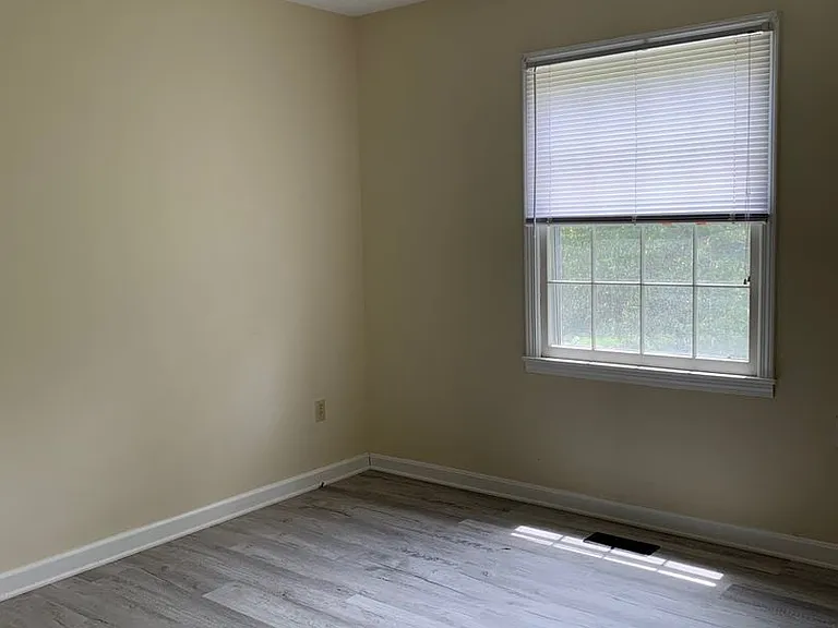 208 Woodbine Dr — Photo 10