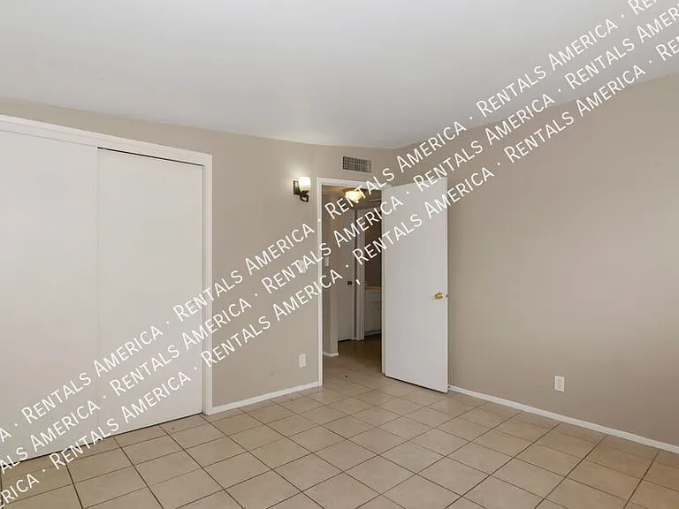 404 E Yavapai Rd — Photo 10