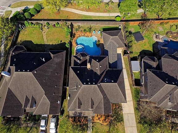 4th image of 403 Cranbrook Ln
